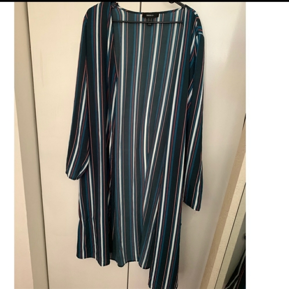 Forever 21 + Duster - Picture 2 of 4